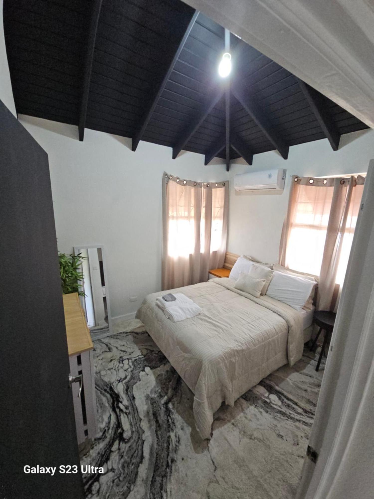 Harvey'S Mizpahcot Oasis - Cruise Port, Us Embassy And Vacation Apartment Bridgetown Bagian luar foto